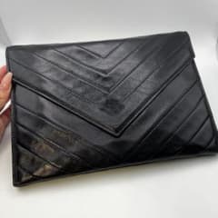 7-32 【希少】 イヴサンローラン レザー クラッチ 黒 ヴィンテージ 7-32 【希少】YSL イヴサンローラン レザー クラッチ 黒 ヴィンテージ