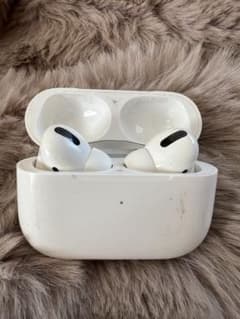 AirPods Pro 第一世代　本体 充電ケース付きのサムネイル