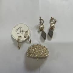 【セット売り‼️⠀】パールとフェルトのイヤリングと髪飾りのサムネイル