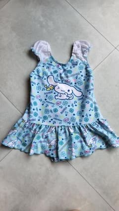 美品⭐サンリオ⭐シナモロール 女の子 ワンピース水着 130cmのサムネイル