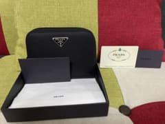 最終値下げ中！即購入待ちです！　PRADA  新品未使用、正規品ですのサムネイル