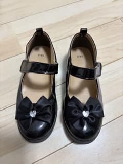 フォーマルシューズ 女の子 18cm 黒 リボン付き エナメルのサムネイル