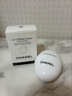CHANEL LA CRÈME MAIN ハンドクリーム 50mlのサムネイル