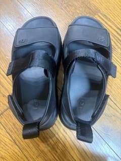 最終値下げ❣️UGG 厚底サンダル ブラックのサムネイル