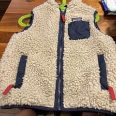 patagonia フリースベスト クリーム/ネイビー　5Tのサムネイル