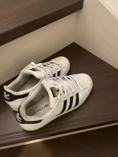 adidasのサムネイル