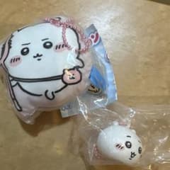 ちいかわ　人魚の島のひみつ マスコット　リップキャップ　2点セットのサムネイル