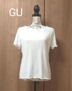 GU新品、白トップスのサムネイル