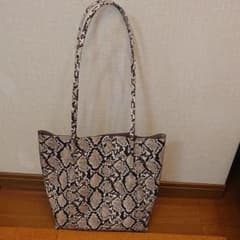 肩掛けバックのサムネイル