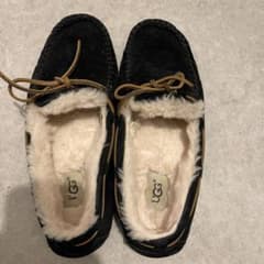 UGG ブラック モカシン - メルカリ