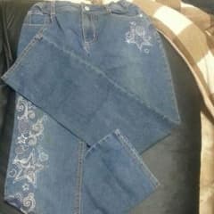 刺繍いり少し濃いめブルージーンズのサムネイル