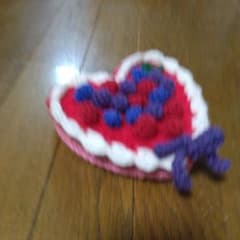 ハンドメイド ハート型ベリーのあみぐるみのサムネイル