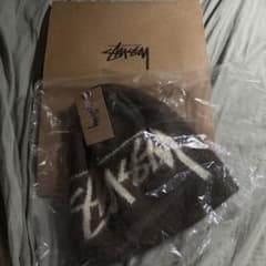 [送料込み]Stussy 新品未使用　公式ニット帽 ビーニー ブラウンのサムネイル
