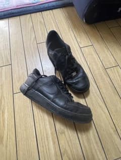Nike Air Force 1 ブラックスニーカーのサムネイル