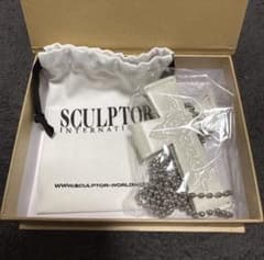 新品未使用 SCULPTOR ホワイト レザー 十字架ネックレスのサムネイル