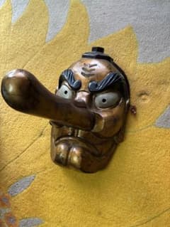 金色の木製の天狗のお面 特大 - メルカリ