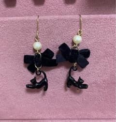 猫 リボン ピアス(黒)のサムネイル
