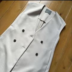 美品　アンクレイブ　ジレ　ベージュのサムネイル