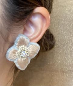 刺繍イヤリングのサムネイル