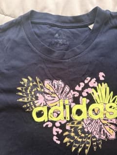 adidas グラフィックTシャツ ネイビーのサムネイル