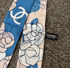 CHANEL カメリア柄 スカーフ　ヘアバンドのサムネイル