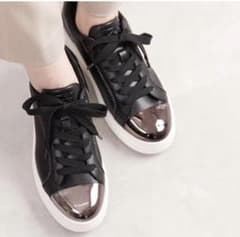 +diana メタルトゥキャップスニーカー 24.5cm ブラックのサムネイル