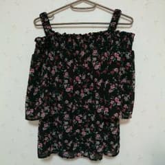 マジェ❣️花柄オフショルのサムネイル