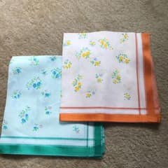 ハンカチ　レトロ　花柄　2枚のサムネイル