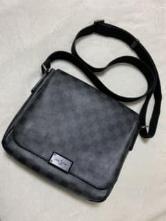 LOUIS VUITTON ルイヴィトン ディストリクトPMのサムネイル