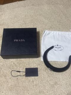 PRADA プラダ RE-NYLONトライアングルロゴプレートカチューシャ PRADA プラダ RE-NYLONトライアングルロゴプレートカチューシャ - メルカリ