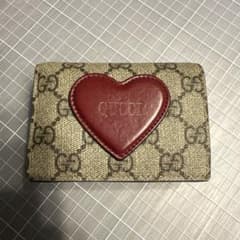 GUCCI 二つ折り財布 グッチ　ハートのサムネイル