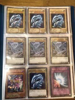 遊戯王トレーディングカードのサムネイル