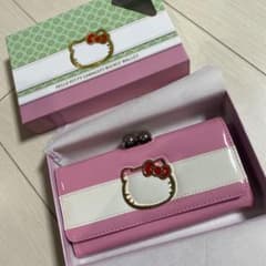 新品未使用　ハローキティ　長財布　ピンク色のサムネイル