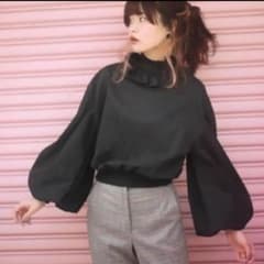 フリルハイネックトップス ブラウス（白）のサムネイル