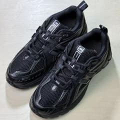 New Balance 1906R ブラック スニーカーのサムネイル