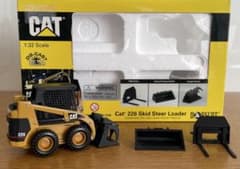 Cat 226 Skid Steer Loader 1:32 スケール - メルカリ