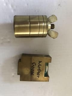 調律工具　グラムウェイトと水平照準器のサムネイル