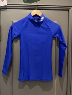 新品 umbro インナーシャツ UAS9300J ブルー 150のサムネイル