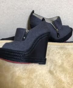Christian Louboutinのサムネイル