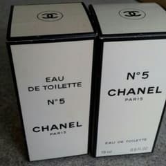 CHANELの香水のサムネイル