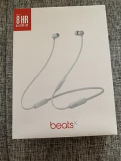 ワイヤレスイヤホン(白）beatsのサムネイル