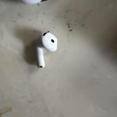 AirPods4ホワイト 左耳のサムネイル