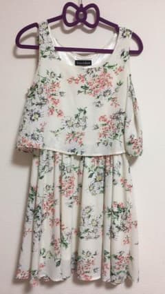 花柄ワンピースのサムネイル