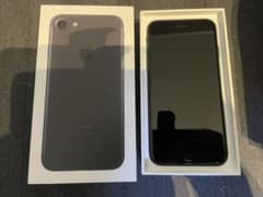 最終値下げ　iPhone 7 Black 32 GB SIMフリーのサムネイル