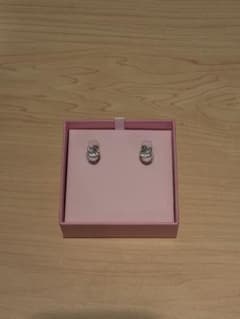 SWAROVSKI Swan スタッドピアス 最終値下げ - メルカリ