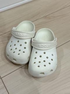 crocs キッズ サンダル ホワイトのサムネイル
