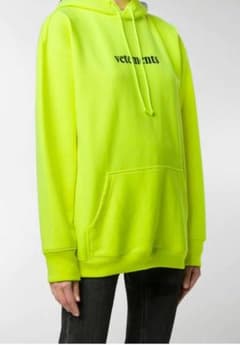 VETEMENTS ネオンイエロー　パーカー　ユニセックスのサムネイル
