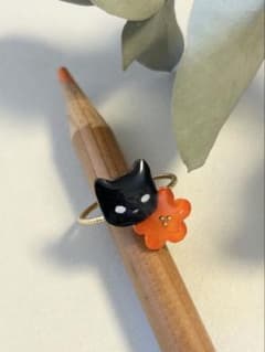 ハンドメイド 黒猫とお花のリング （フリーサイズ）のサムネイル