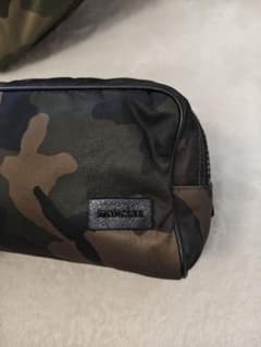 MONCLER迷彩2ジップ手持ちカバン　バック　財布入れ　小物入れ MONCLER迷彩2ジップ手持ちカバン バック 財布入れ 小物入れ - メルカリ