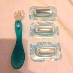 レディース剃刀 替え刃3個付き　Schickのサムネイル